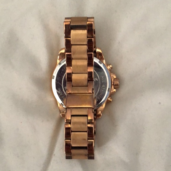 Michael Kors Authentic Rose Gold Watch - Picture 2 of 4
